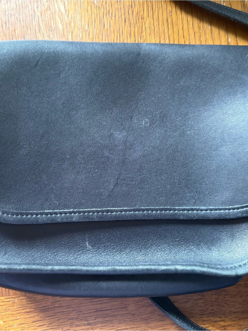 COACH Vintage Richie 9937 Black Gold Leather EUC Crossbody